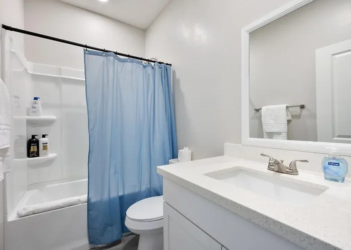 2b2b With Free Parking And Premium Beds Apartment Glendale