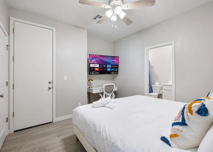 2b2b With Free Parking And Premium Beds Apartment Glendale